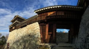 松山城の乾門と乾櫓