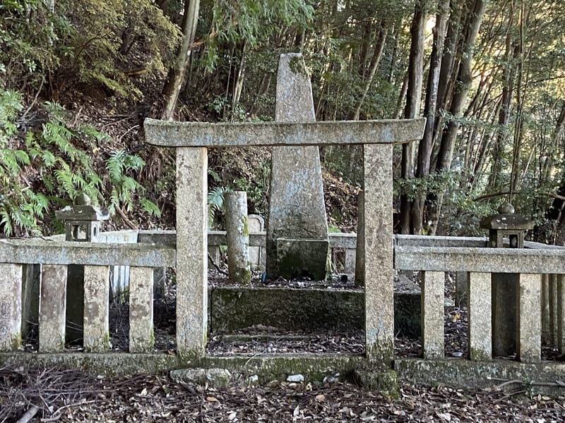 毛利元氏の墓